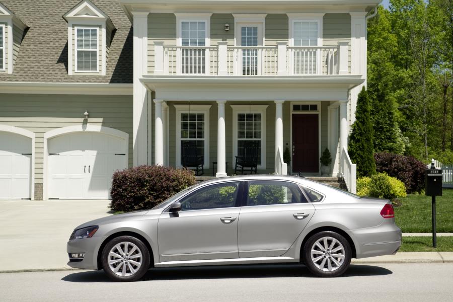  Volkswagen Passat 2011 года  (US) (фото 34 из 111)